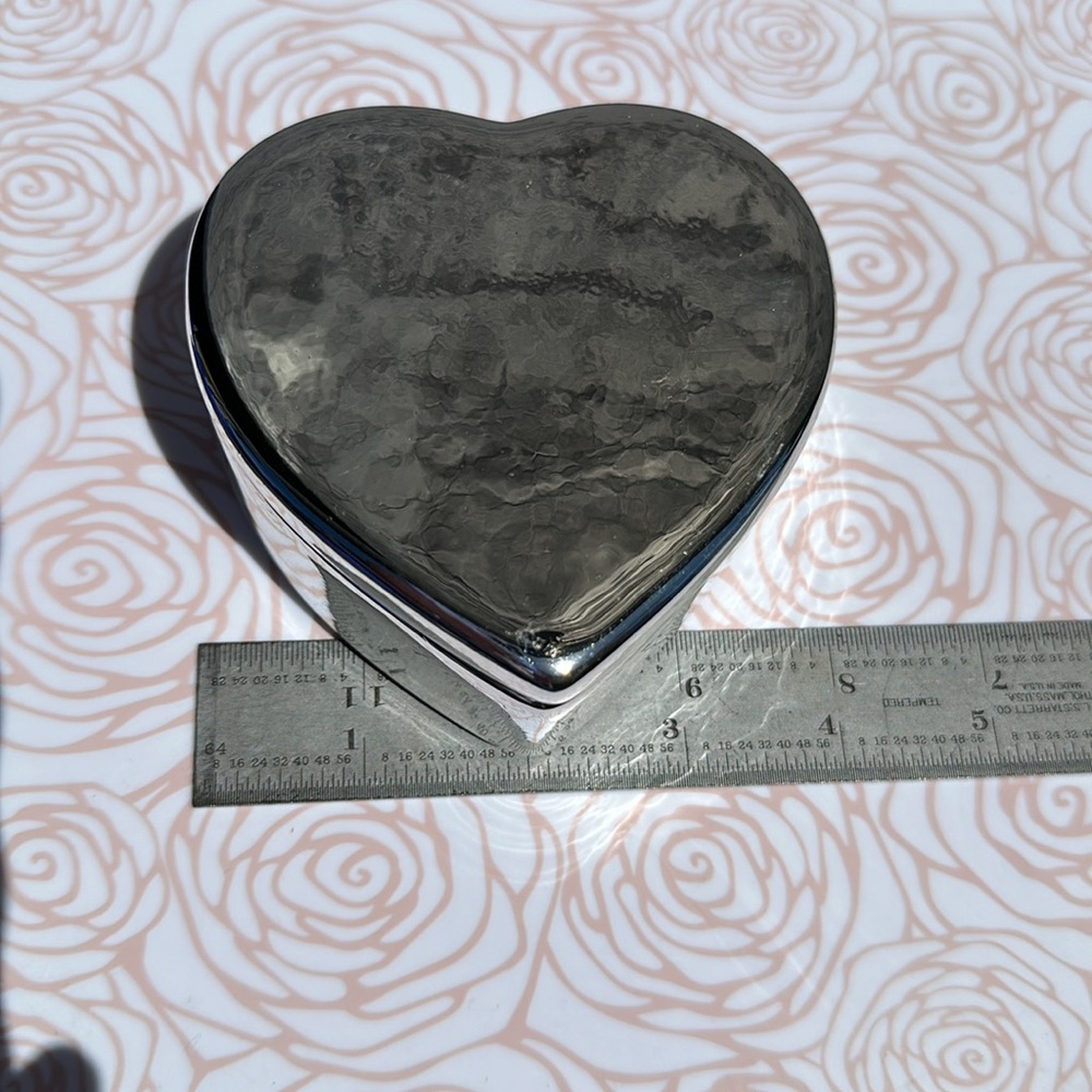 Heart Shaped Ceramic Jewelry Box - Picture 5 of 5